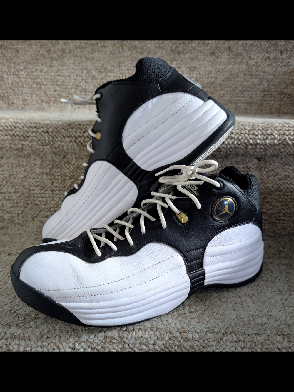 Nike Jordan Jumpman Team 1 in the White/Black/Metallic Gold Colorway